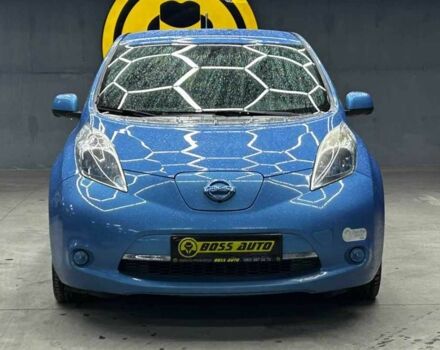 Ніссан Ліф 2013 у Чернівцях на Automoto.ua Синій Ніссан Ліф, об'ємом двигуна 0 л та пробігом 130 тис. км за 6000 $, фото 1 на Automoto.ua