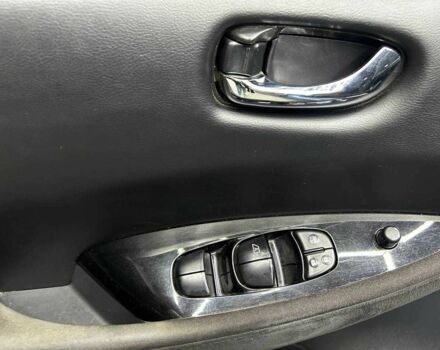 Ніссан Ліф 2013 у Чернівцях на Automoto.ua Синій Ніссан Ліф, об'ємом двигуна 0 л та пробігом 130 тис. км за 6000 $, фото 20 на Automoto.ua