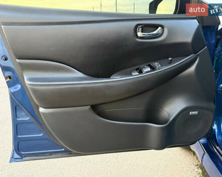 Синий Ниссан Лиф, объемом двигателя 0 л и пробегом 76 тыс. км за 16100 $, фото 27 на Automoto.ua