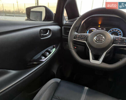 Синий Ниссан Лиф, объемом двигателя 0 л и пробегом 76 тыс. км за 16100 $, фото 40 на Automoto.ua