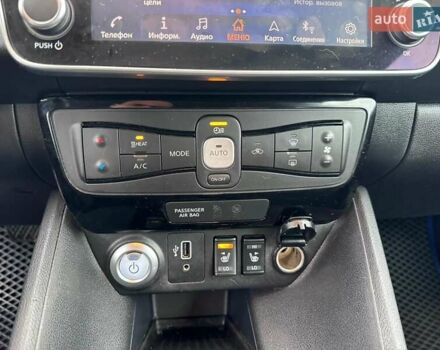 Синий Ниссан Лиф, объемом двигателя 0 л и пробегом 136 тыс. км за 14200 $, фото 10 на Automoto.ua