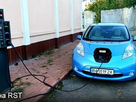 Синий Ниссан Лиф, объемом двигателя 0 л и пробегом 112 тыс. км за 5500 $, фото 1 на Automoto.ua