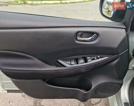 Зеленый Ниссан Лиф, объемом двигателя 0 л и пробегом 70 тыс. км за 13899 $, фото 11 на Automoto.ua