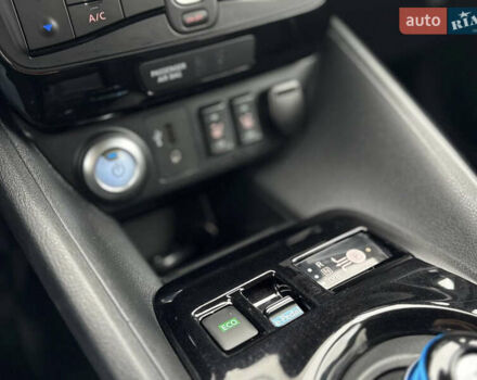 Зеленый Ниссан Лиф, объемом двигателя 0 л и пробегом 99 тыс. км за 11990 $, фото 26 на Automoto.ua