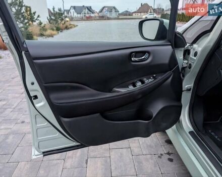 Зеленый Ниссан Лиф, объемом двигателя 0 л и пробегом 81 тыс. км за 11250 $, фото 40 на Automoto.ua