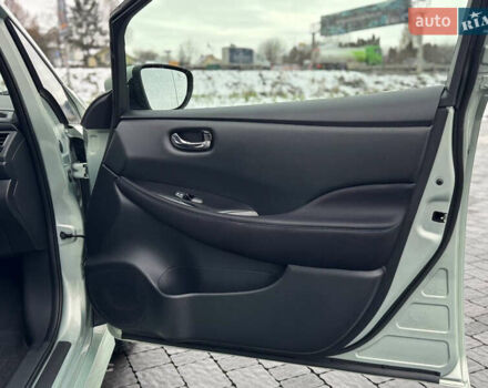 Зеленый Ниссан Лиф, объемом двигателя 0 л и пробегом 99 тыс. км за 11990 $, фото 46 на Automoto.ua