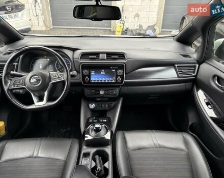 Зеленый Ниссан Лиф, объемом двигателя 0 л и пробегом 129 тыс. км за 11200 $, фото 31 на Automoto.ua