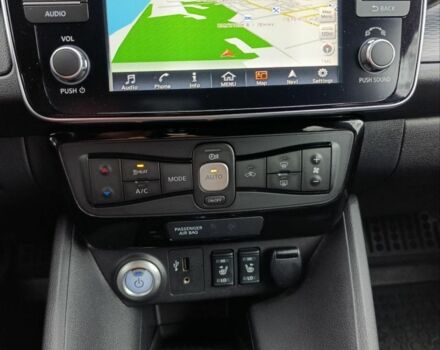 Зеленый Ниссан Лиф, объемом двигателя 0 л и пробегом 115 тыс. км за 13000 $, фото 13 на Automoto.ua