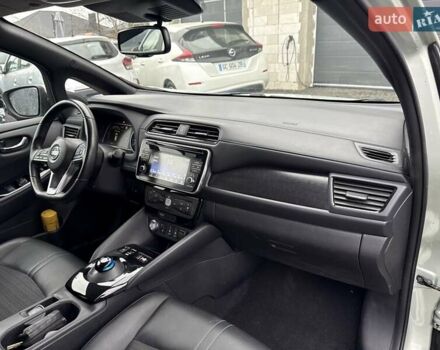 Зеленый Ниссан Лиф, объемом двигателя 0 л и пробегом 129 тыс. км за 11200 $, фото 25 на Automoto.ua