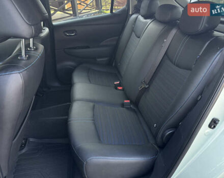 Зеленый Ниссан Лиф, объемом двигателя 0 л и пробегом 75 тыс. км за 13900 $, фото 20 на Automoto.ua