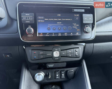 Зеленый Ниссан Лиф, объемом двигателя 0 л и пробегом 75 тыс. км за 13900 $, фото 15 на Automoto.ua