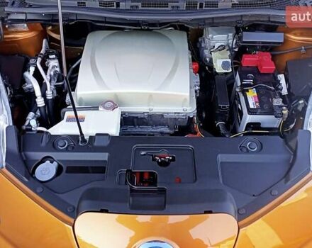 Оранжевый Ниссан Лиф, объемом двигателя 0 л и пробегом 90 тыс. км за 8500 $, фото 80 на Automoto.ua