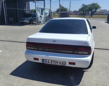 Белый Ниссан Максима, объемом двигателя 3 л и пробегом 350 тыс. км за 1650 $, фото 2 на Automoto.ua