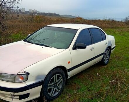 Белый Ниссан Максима, объемом двигателя 2 л и пробегом 258 тыс. км за 2000 $, фото 4 на Automoto.ua