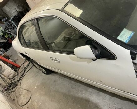 Белый Ниссан Максима, объемом двигателя 0 л и пробегом 200 тыс. км за 1300 $, фото 2 на Automoto.ua