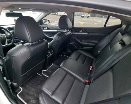 Белый Ниссан Максима, объемом двигателя 3.5 л и пробегом 69 тыс. км за 17000 $, фото 4 на Automoto.ua