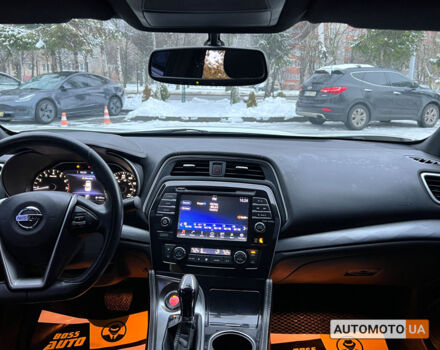 Белый Ниссан Максима, объемом двигателя 3.5 л и пробегом 100 тыс. км за 15990 $, фото 10 на Automoto.ua