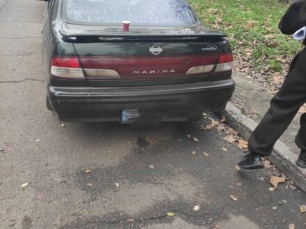 Зеленый Ниссан Максима, объемом двигателя 3 л и пробегом 427 тыс. км за 2100 $, фото 1 на Automoto.ua