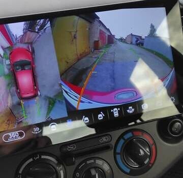 Красный Ниссан Микра, объемом двигателя 1.24 л и пробегом 158 тыс. км за 5800 $, фото 10 на Automoto.ua