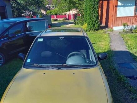 Желтый Ниссан Микра, объемом двигателя 1 л и пробегом 372 тыс. км за 1500 $, фото 1 на Automoto.ua