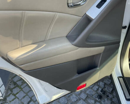 Белый Ниссан Мурано, объемом двигателя 2.49 л и пробегом 280 тыс. км за 10600 $, фото 5 на Automoto.ua