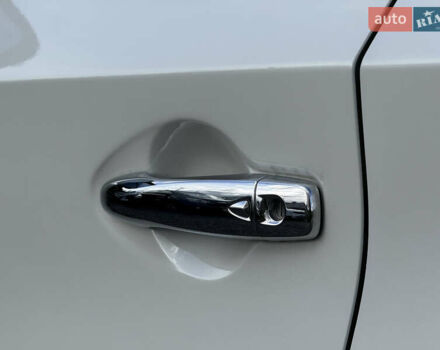 Белый Ниссан Мурано, объемом двигателя 3.5 л и пробегом 130 тыс. км за 15800 $, фото 23 на Automoto.ua