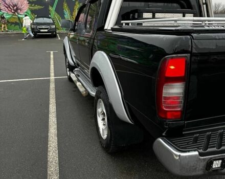 Чорний Ніссан НП, об'ємом двигуна 2.4 л та пробігом 330 тис. км за 12500 $, фото 2 на Automoto.ua