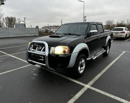 Чорний Ніссан НП, об'ємом двигуна 2.4 л та пробігом 330 тис. км за 12500 $, фото 1 на Automoto.ua