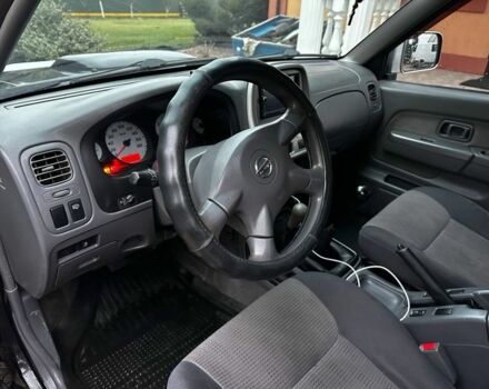 Чорний Ніссан НП, об'ємом двигуна 2.4 л та пробігом 330 тис. км за 12500 $, фото 4 на Automoto.ua