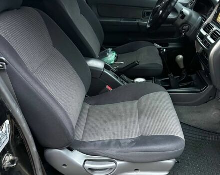 Чорний Ніссан НП, об'ємом двигуна 2.4 л та пробігом 330 тис. км за 12500 $, фото 6 на Automoto.ua