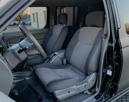 Черный Ниссан НП, объемом двигателя 2.5 л и пробегом 220 тыс. км за 14999 $, фото 10 на Automoto.ua