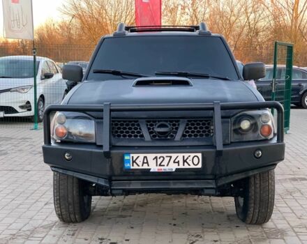 Черный Ниссан НП, объемом двигателя 2.5 л и пробегом 220 тыс. км за 14999 $, фото 1 на Automoto.ua