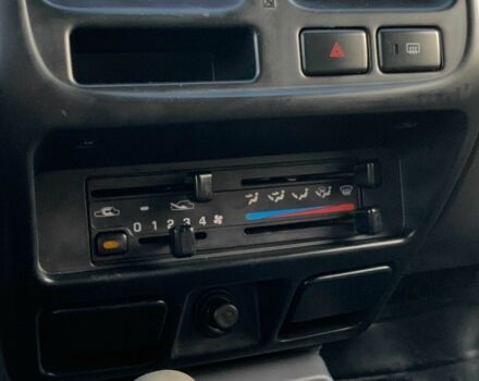 Черный Ниссан НП, объемом двигателя 2.5 л и пробегом 220 тыс. км за 14999 $, фото 20 на Automoto.ua