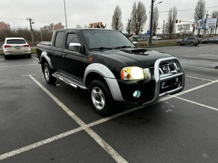 Чорний Ніссан НП, об'ємом двигуна 2.4 л та пробігом 330 тис. км за 12500 $, фото 1 на Automoto.ua