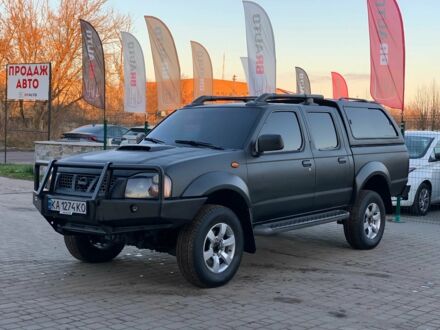 Черный Ниссан НП, объемом двигателя 2.5 л и пробегом 220 тыс. км за 14999 $, фото 1 на Automoto.ua