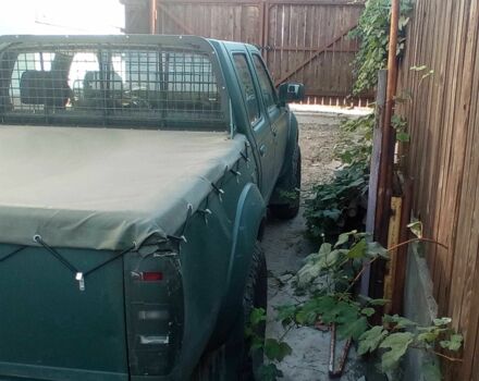 Красный Ниссан НП, объемом двигателя 2.5 л и пробегом 286 тыс. км за 4985 $, фото 6 на Automoto.ua