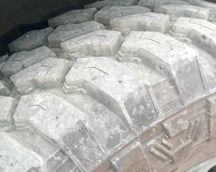 Красный Ниссан НП, объемом двигателя 2.5 л и пробегом 286 тыс. км за 4985 $, фото 2 на Automoto.ua