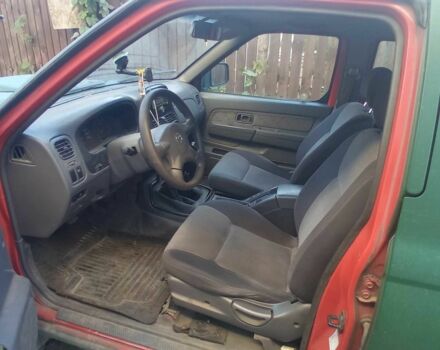 Красный Ниссан НП, объемом двигателя 2.5 л и пробегом 286 тыс. км за 4985 $, фото 12 на Automoto.ua