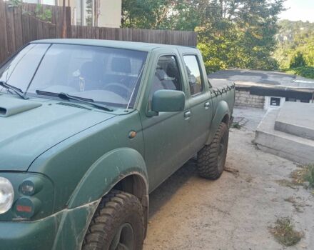 Красный Ниссан НП, объемом двигателя 2.5 л и пробегом 286 тыс. км за 4985 $, фото 23 на Automoto.ua