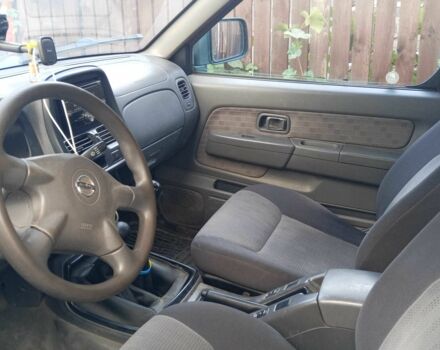 Красный Ниссан НП, объемом двигателя 2.5 л и пробегом 286 тыс. км за 4985 $, фото 3 на Automoto.ua