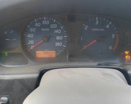 Красный Ниссан НП, объемом двигателя 2.5 л и пробегом 286 тыс. км за 4985 $, фото 9 на Automoto.ua