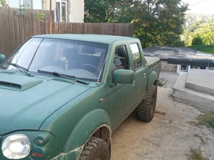 Красный Ниссан НП, объемом двигателя 2.5 л и пробегом 286 тыс. км за 4985 $, фото 1 на Automoto.ua