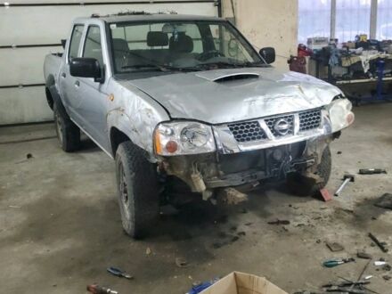 Серый Ниссан НП, объемом двигателя 2.5 л и пробегом 207 тыс. км за 3700 $, фото 1 на Automoto.ua