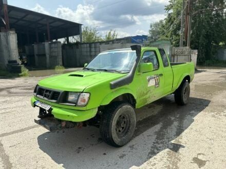 Зелений Ніссан НП, об'ємом двигуна 2.5 л та пробігом 289 тис. км за 105000 $, фото 1 на Automoto.ua