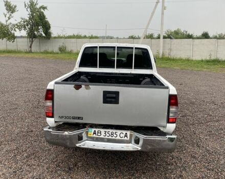 Белый Ниссан НП300, объемом двигателя 2.5 л и пробегом 125 тыс. км за 9000 $, фото 4 на Automoto.ua