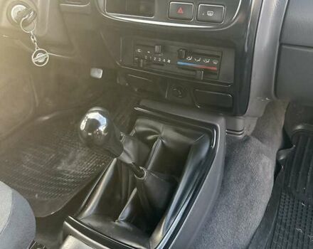 Черный Ниссан НП300, объемом двигателя 2.49 л и пробегом 299 тыс. км за 8750 $, фото 8 на Automoto.ua