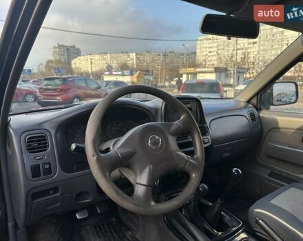 Черный Ниссан НП300, объемом двигателя 2.49 л и пробегом 299 тыс. км за 8750 $, фото 6 на Automoto.ua