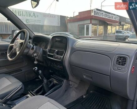 Черный Ниссан НП300, объемом двигателя 2.49 л и пробегом 299 тыс. км за 8750 $, фото 7 на Automoto.ua
