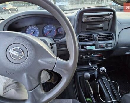 Черный Ниссан НП300, объемом двигателя 2.49 л и пробегом 153 тыс. км за 10900 $, фото 8 на Automoto.ua