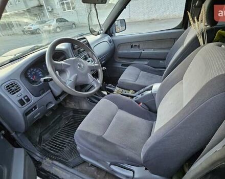Черный Ниссан НП300, объемом двигателя 2.49 л и пробегом 153 тыс. км за 10900 $, фото 5 на Automoto.ua